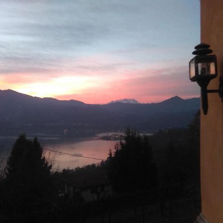 Cottage Sotto Il Faggio Centenario Ameno Buitenkant foto