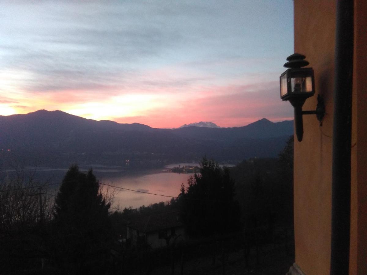 Cottage Sotto Il Faggio Centenario Ameno Buitenkant foto