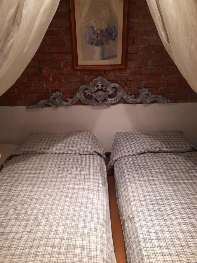 Cottage Sotto Il Faggio Centenario Ameno Buitenkant foto
